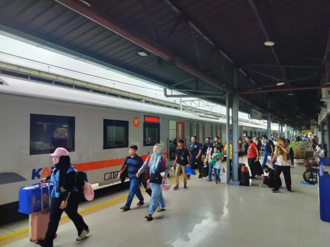 
 Peringati Hari Lanjut Usia 2025, KAI Umumkan sebanyak 459.081 Lansia Nikmati Diskon 20% Naik Kereta Api