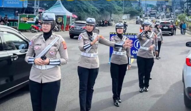 
 Polres Bogor Terapkan Rekayasa Lalu Lintas di Jalur Puncak Antisipasi Libur Panjang
